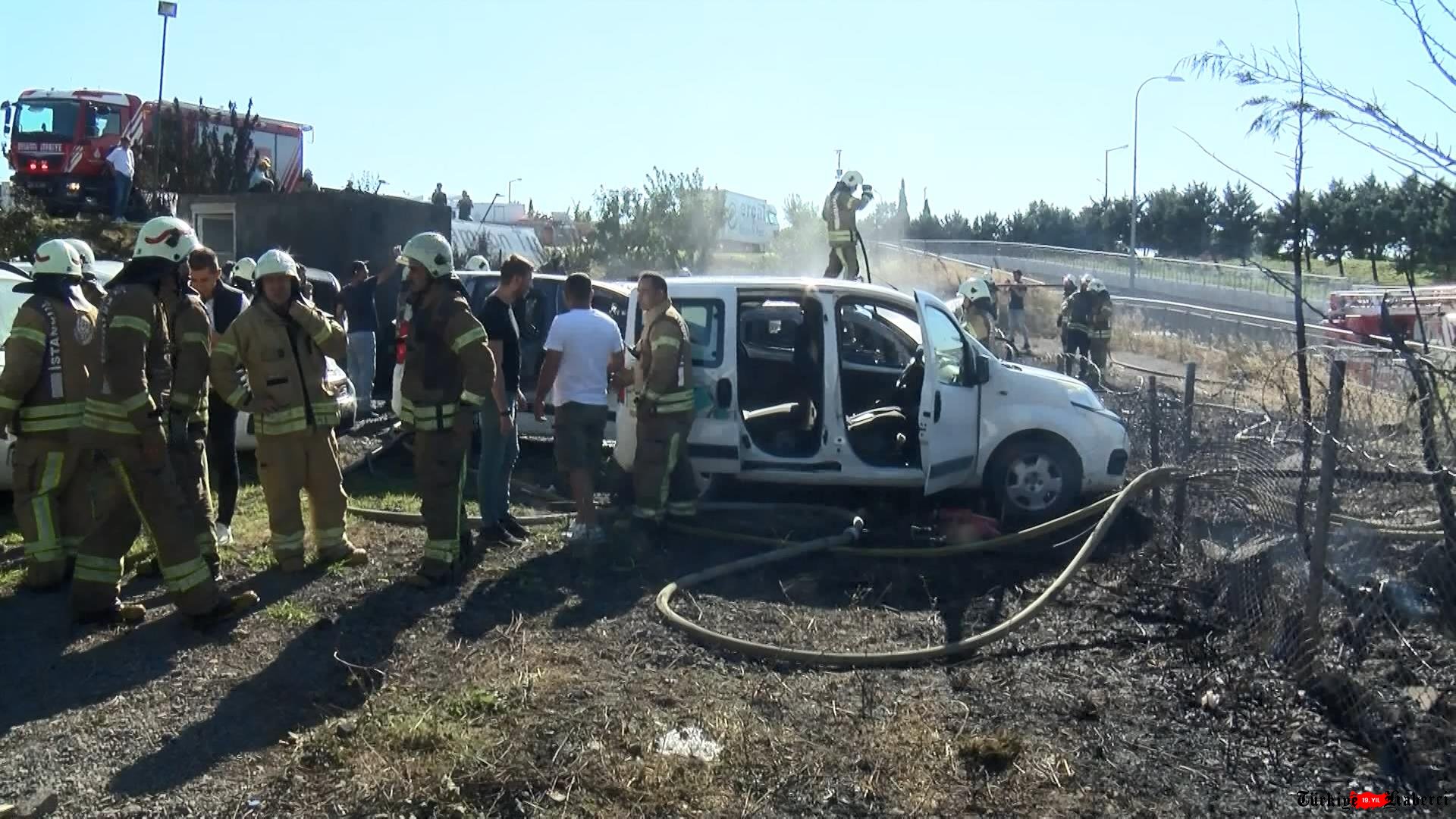 Sancaktepe'de otopartaki yangında 16 araç hasar gördü 