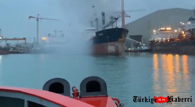 Tersanede Liberya bayraklı gemide çıkan yangın söndürüldü
