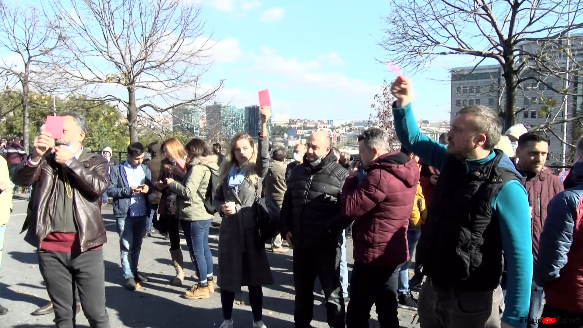 video# Onur Air çalışanlarından 'kırmızı kart'lı protesto 