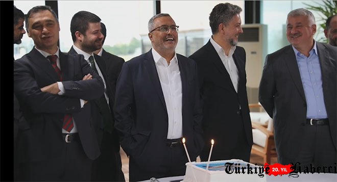 video#Ahmet Bolat sürpriz doğum günü pastasıyla karşılaştı.