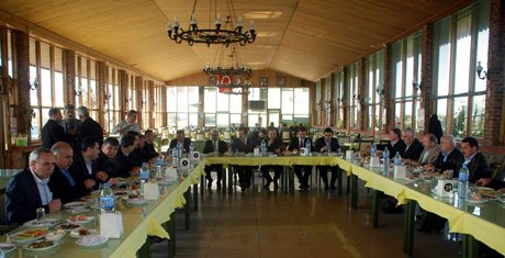 AK Parti Büyükşehiri masaya yatırdı.