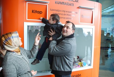 AK Parti çocuklar için kitap kampanyası başlattı. 
