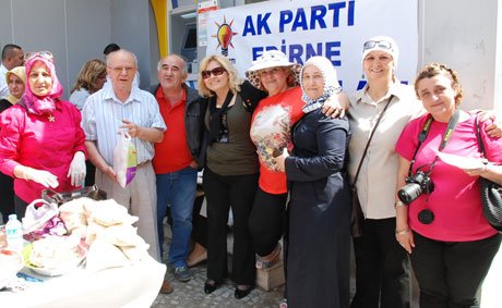Ak Parti Edirne Kadın Kolları kermes düzenlendi.