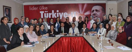 AK Parti İl Kadın Kolları Başkanı Oya Tuncel 