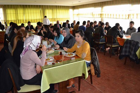 Ak Parti Niğde Gençlik kahvaltıda buluştu.