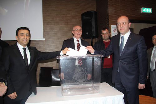 AK Parti Trabzon İlçe Kongresi yapıldı.