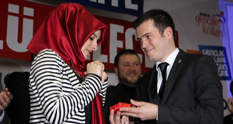 AK Partili Başkan'dan sürpriz evlenme teklifi