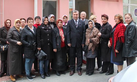 AK Parti'li kadınlar gönüllü üye oldu