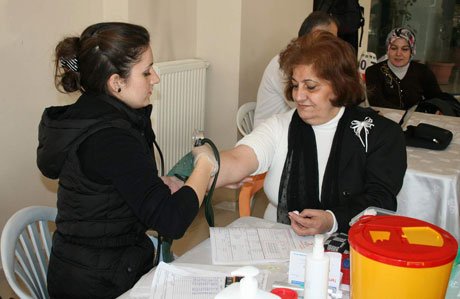 AK Partililer kan bağışı yaptı
