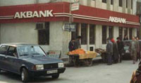 Akbank,Yüzbinlerce öğrenciye ulaşmayı planlıyor