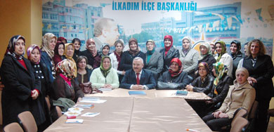 Başkan Kaldırım, Kadın Kolları Toplantısına Katıldı 