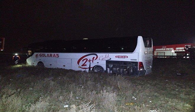 Aksaray'da yolcu otobüsü TIR'a çarptı: 44 yaralı