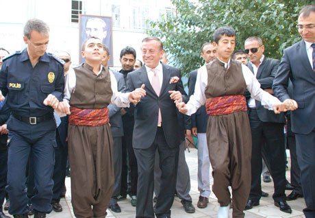 Ali Ağaoğlu, eğitime destek sözünü tuttu.