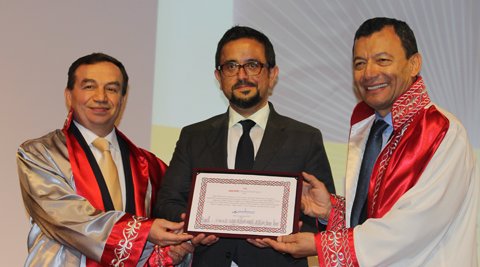Ali Sabancı’ya fahri doktora verildi. 