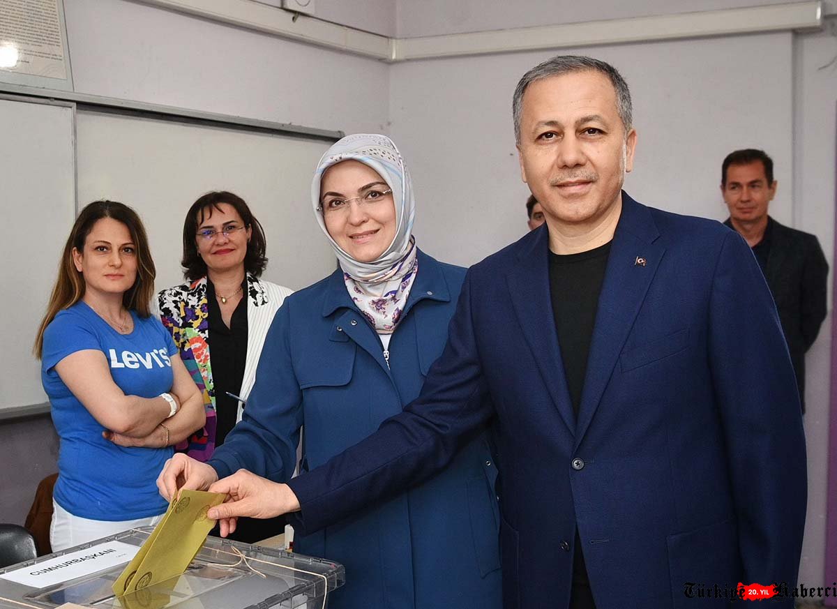 Ali Yerlikaya, Eşim Hatice Nur Hanım ile oy kullandık.
