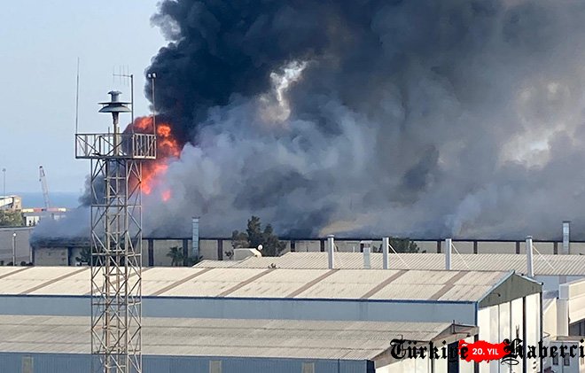 Antalya'da tekne üretim fabrikasında yangın