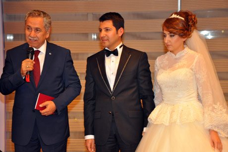  Arınç, Nikah şahitliği yaptı. 