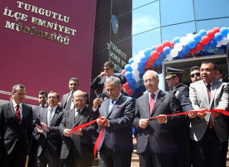 Arınç, Turgutlu İlçe Emniyet binasını açtı
