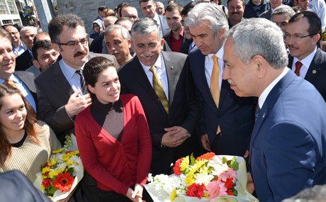  Arınç,Halkımız Başbakanımıza güveniyor