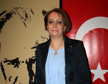 Arzu Özdoğan kadın kolları başkanı oldu. 