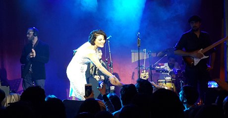 Astoria AVM'de canlı müzik dans gösterileri 