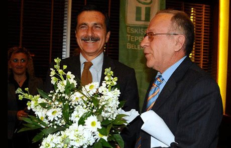  Ataç, Gazetecilere akşam yemeği verdi. 