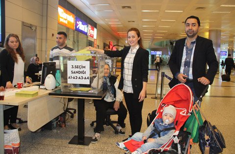 Atatürk Havalimanı'nda oy verme işlemi başladı