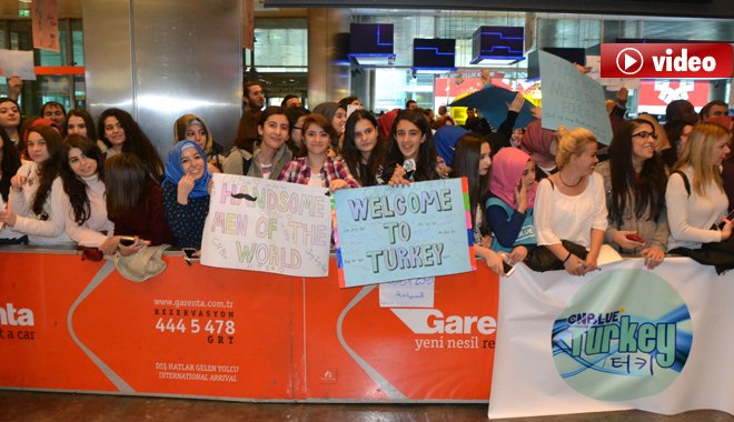 Atatürk Havalimanında CNBLUE İzdihamı 