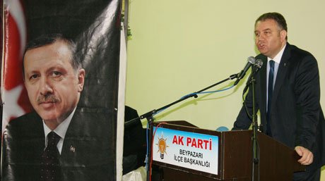 Avni Erdoğan ilçe başkanlığına seçildi. 