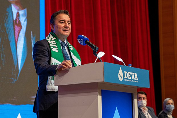 BABACAN: “Gençlerin partisine ‘siyasi fosil’ denemez”