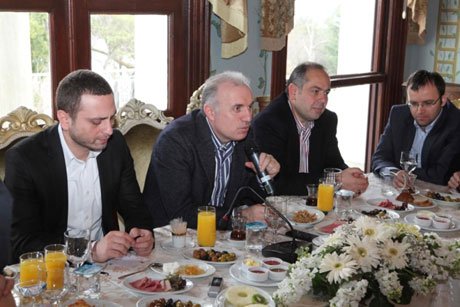 Babuşcu Gençlik Kolları ile kahvaltı yaptı