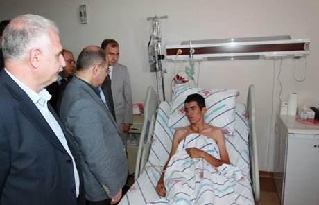 Bakan Akdağ, askerleri hastanede ziyaret etti