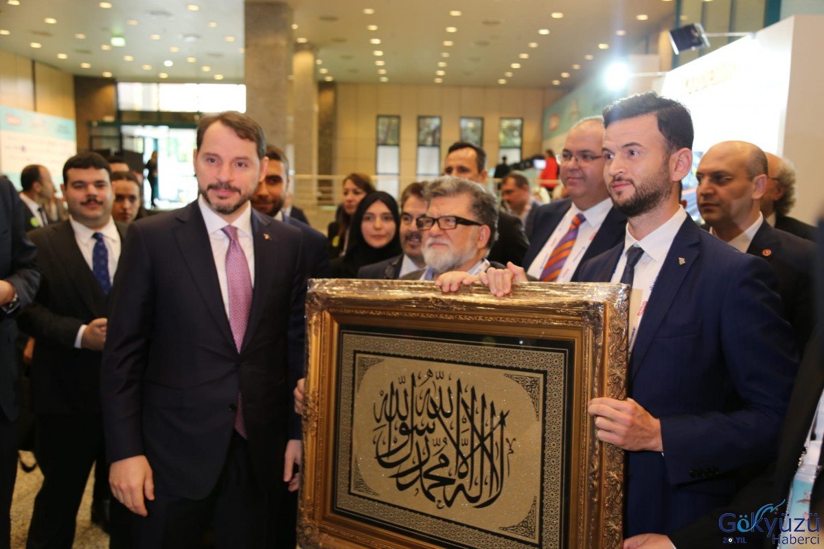 Bakan Albayrak iş adamlarıyla bir araya geldi