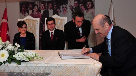 Bakan Bayraktar nikah şahidi oldu. 