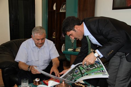 Bakan Binali Yıldırım Erzincan Belediyesini ziyaret etti. 