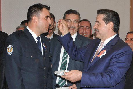 Bakan Çelik,Polis resepsiyona katıldı. 