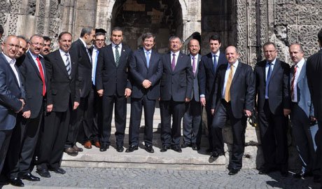 Bakan Davutoğlu ve Yılmaz Sivas'ta