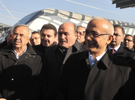 Bakan Elvan ilk ziyaretini Eskişehir'e yaptı