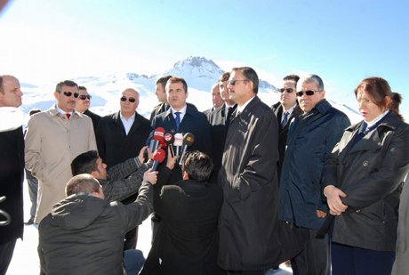 Bakan Kılıç Lifos Tepesi'ne çıktı.