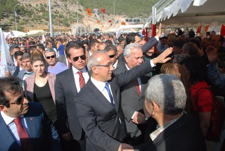 Bakan Lütfi Elvan Boğsak Tünelini hizmete açttı