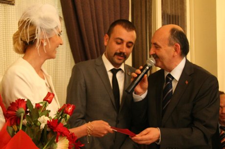 Bakan Müezzinoğlu'da çiftten 3 çocuk istedi.