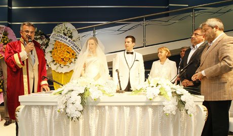 Bakan Nihat Ergün nikah şahidi oldu