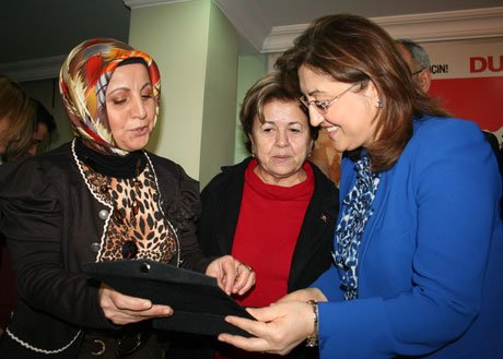 Bakan Şahin, AK Parti'yi  ziyaret etti. 
