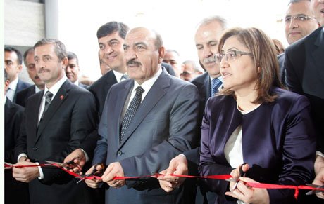 Bakan Şahin, Anadolu Ticaret Meslek Lisesi açtı.
