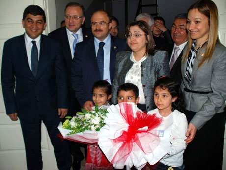 Bakan Şahin Aydınlar Sosyal Tesisi'ni açtı