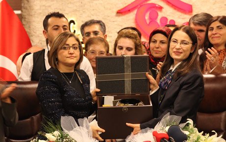 Bakan Şahin, görevini İslam’a devretti. 