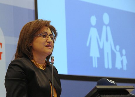 Bakan Şahin, güzyaşlarını tutamadı