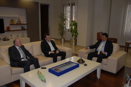 Bakan Saner Aziz Babuşcu’yu ziyaret etti. 