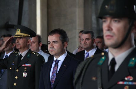 Bakan Suat Kılıç Anıtkabir'i ziyaret etti. 