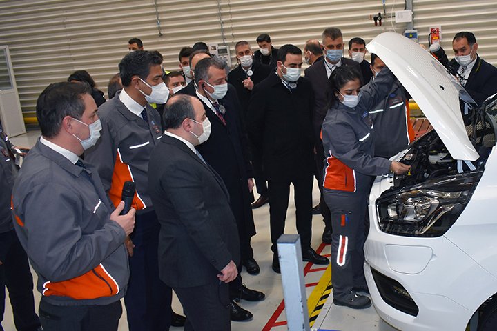 Bakan Varank, Ford Otosan’da çalışanlardan dinledi